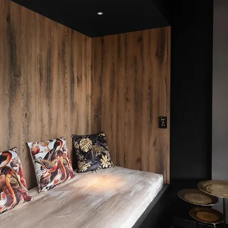 Hotel La Cheneaudiere - - Relais & Chateaux - Restaurant Etoile 5*