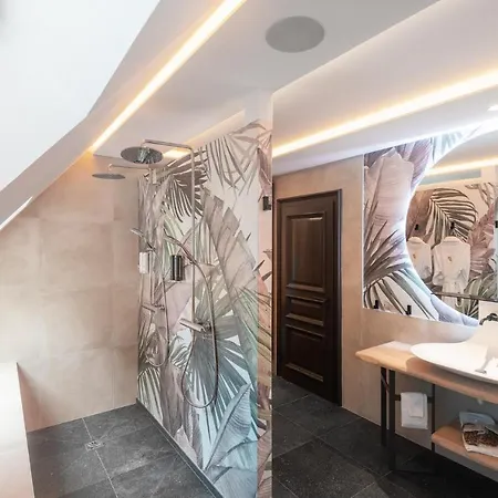 La Cheneaudiere - - Relais & Chateaux - Restaurant Etoile Hotel 5*