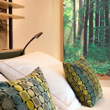 Hotel La Cheneaudiere - - Relais & Chateaux - Restaurant Etoile 5*