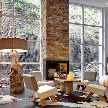 Hotel La Cheneaudiere - - Relais & Chateaux - Restaurant Etoile 5*