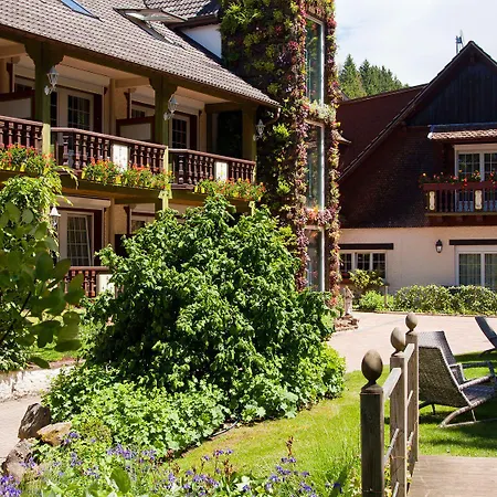 Hotel La Cheneaudiere - - Relais & Chateaux - Restaurant Etoile 5*