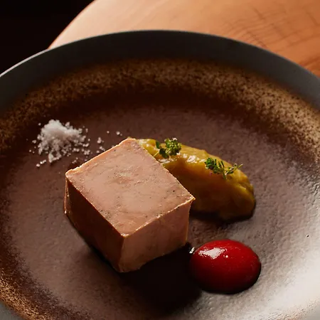 호텔 La Cheneaudiere - - Relais & Chateaux - Restaurant Etoile 5*