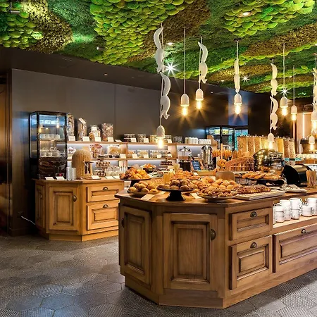 호텔 La Cheneaudiere - - Relais & Chateaux - Restaurant Etoile 5*