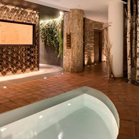 Hotell La Cheneaudiere - - Relais & Chateaux - Restaurant Etoile 5*