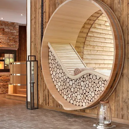 Hotel La Cheneaudiere - - Relais & Chateaux - Restaurant Etoile 5*
