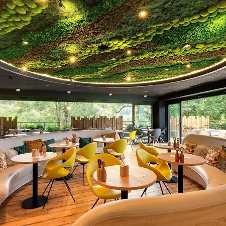 Hotel La Cheneaudiere - - Relais & Chateaux - Restaurant Etoile 5*
