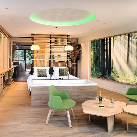 Hotel La Cheneaudiere - - Relais & Chateaux - Restaurant Etoile 5*