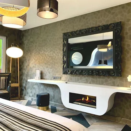 La Cheneaudiere - - Relais & Chateaux - Restaurant Etoile 호텔 콜로이라로셰