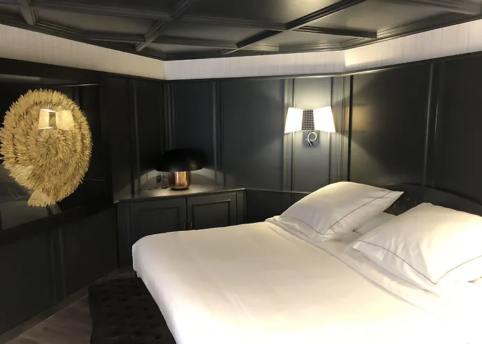 La Cheneaudiere - - Relais & Chateaux - Restaurant Etoile Hotel 5*