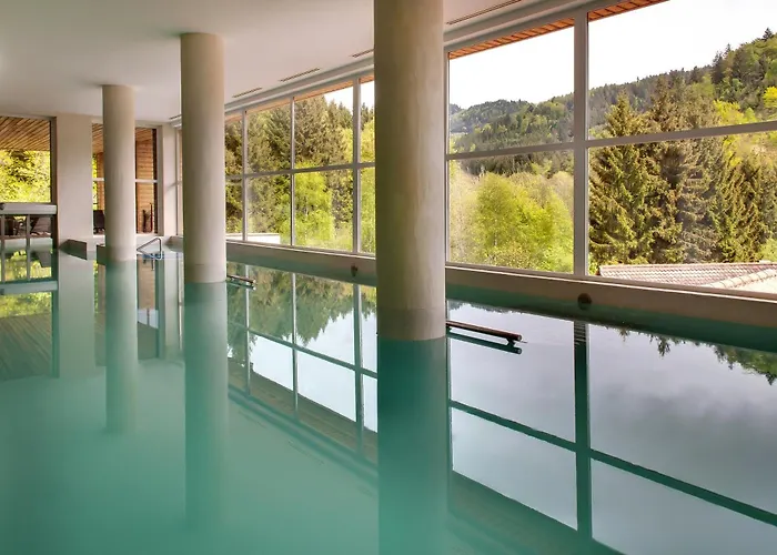 Hotel La Cheneaudiere - - Relais & Chateaux - Restaurant Etoile 5*