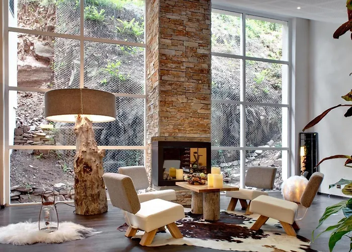 Hotel La Cheneaudiere - - Relais & Chateaux - Restaurant Etoile 5*