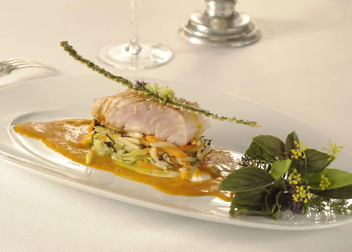 Hotel La Cheneaudiere - - Relais & Chateaux - Restaurant Etoile 5*