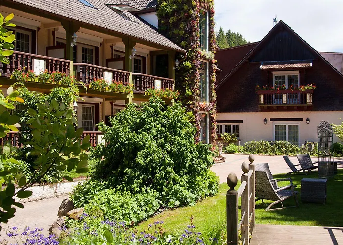 Hotel La Cheneaudiere - - Relais & Chateaux - Restaurant Etoile 5*