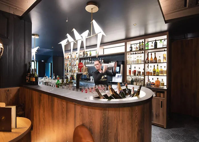 Hotel La Cheneaudiere - - Relais & Chateaux - Restaurant Etoile 5*