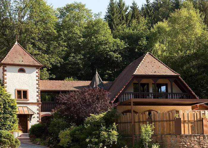 Hotel La Cheneaudiere - - Relais & Chateaux - Restaurant Etoile 5*